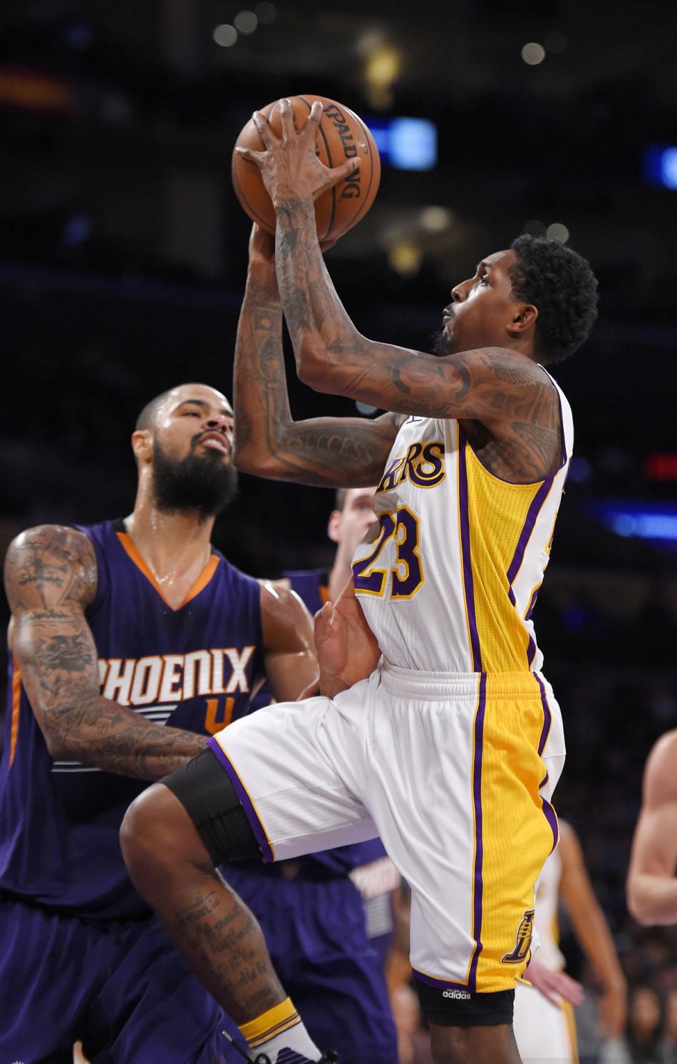 赛后新闻发 赛后新闻发