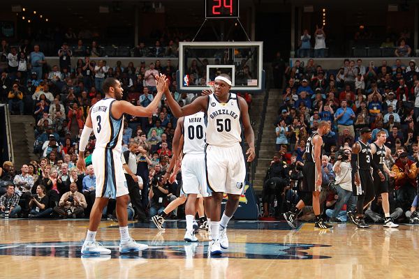 欧冠综合：巴黎“点杀”利物浦晋级八强